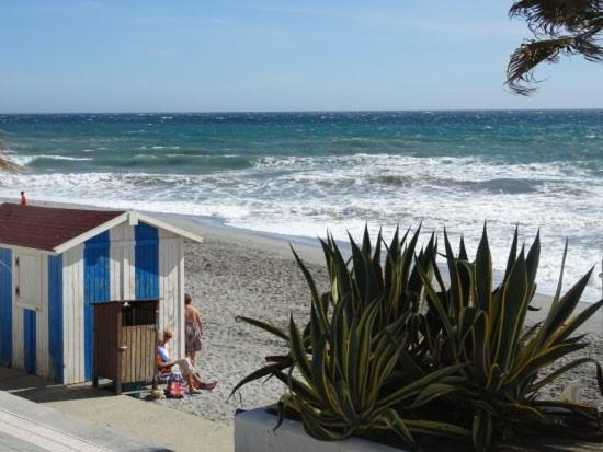 נרחה 1 Bedroom Beachfront Apartment At Torecilla Beach מראה חיצוני תמונה